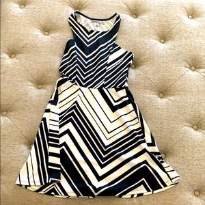 Black and white patterned dress for girls